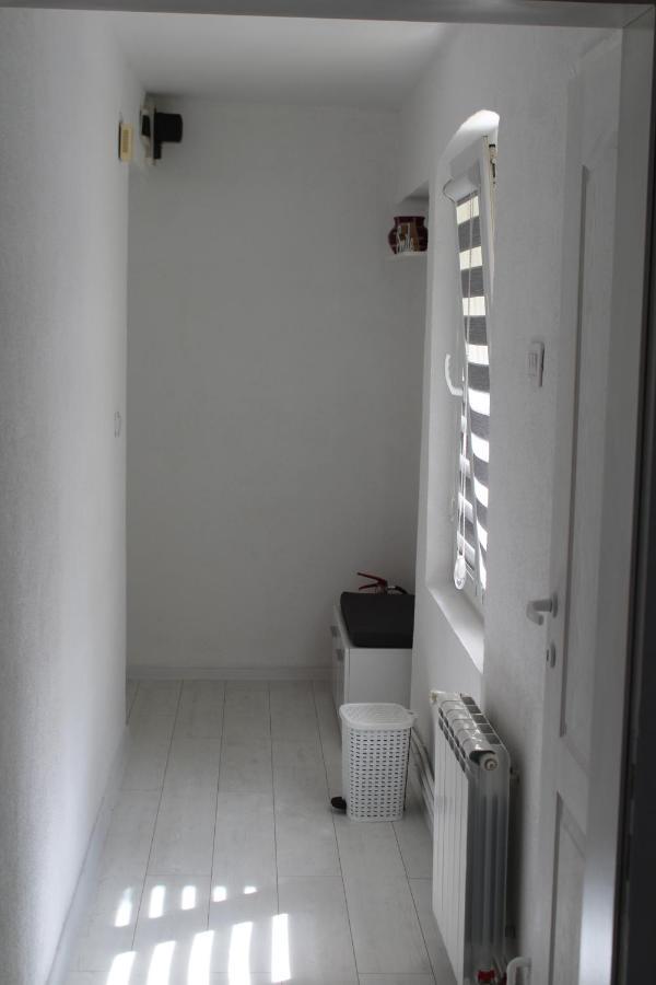 Red Apartment Sarajevo Bagian luar foto