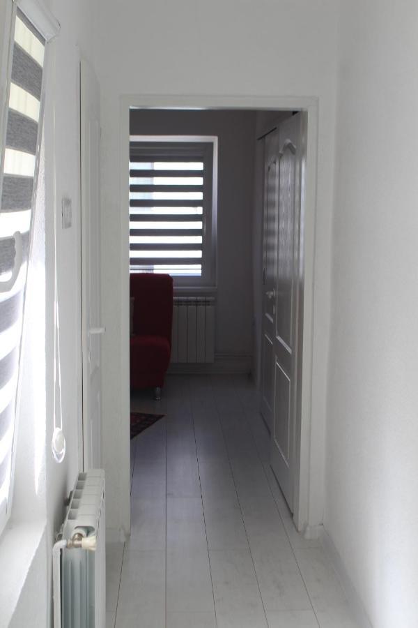 Red Apartment Sarajevo Bagian luar foto