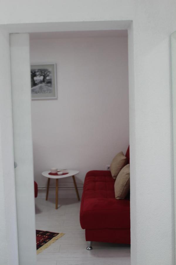 Red Apartment Sarajevo Bagian luar foto