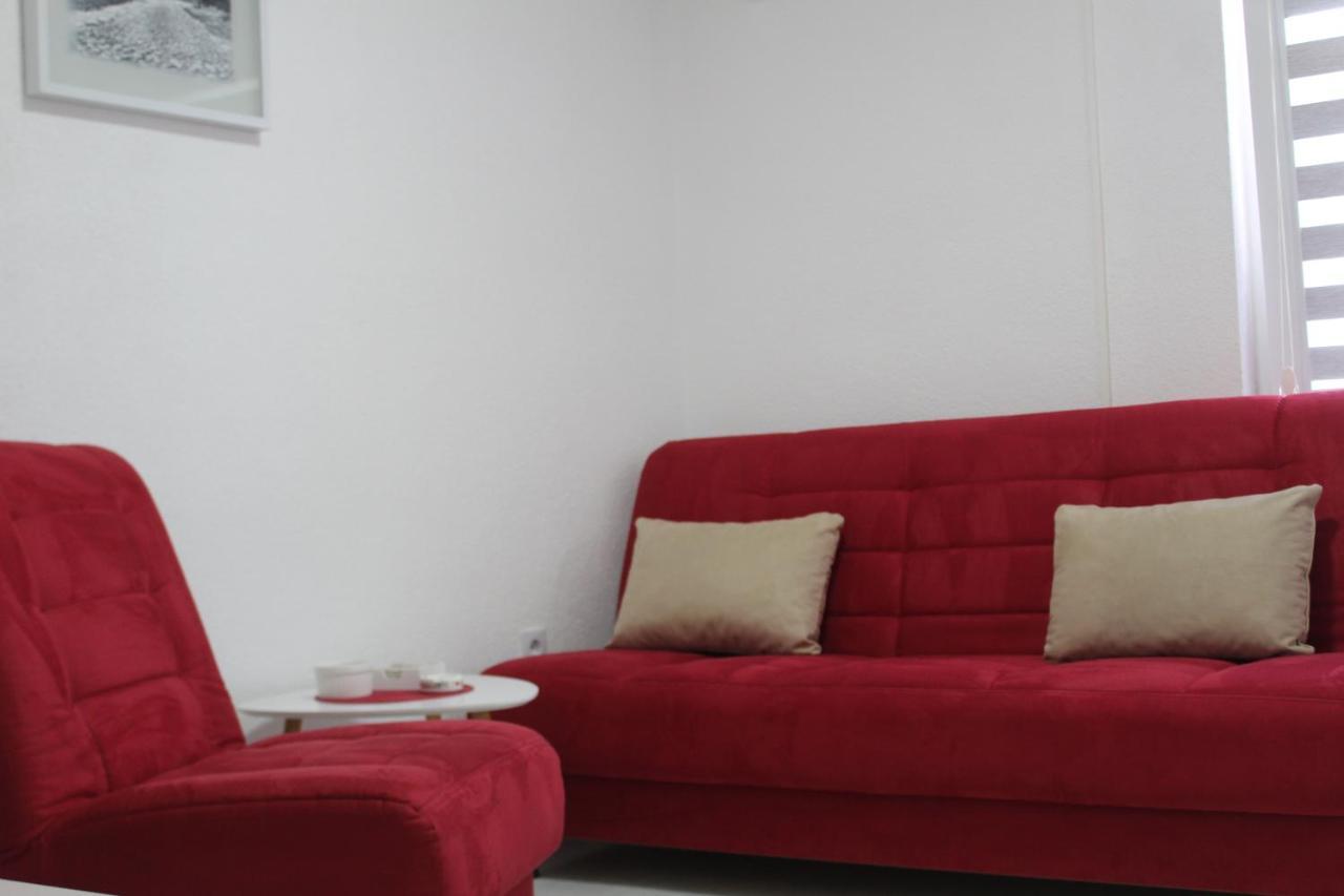 Red Apartment Sarajevo Bagian luar foto