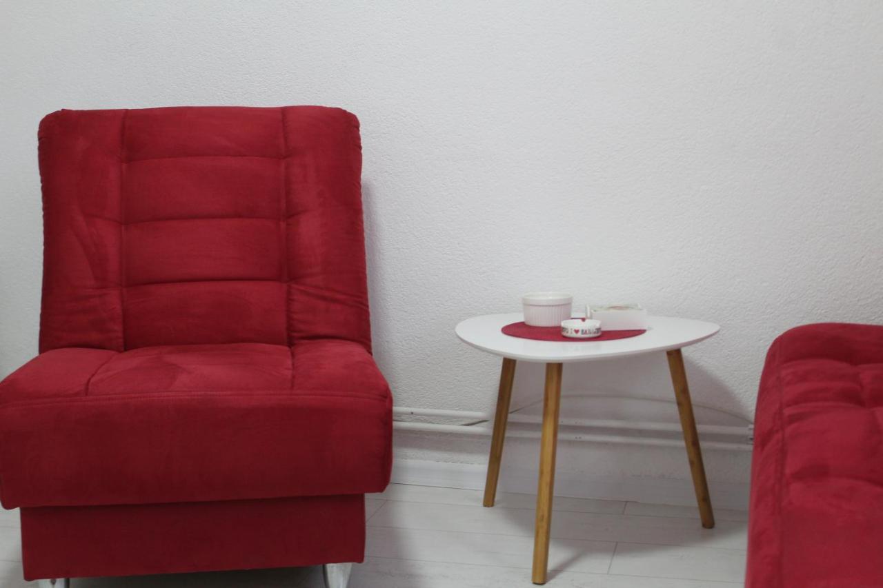 Red Apartment Sarajevo Bagian luar foto